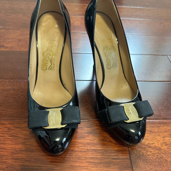 Authentic Ferragamo heels, black patent, size 6 1/2 - Picture 5 of 13